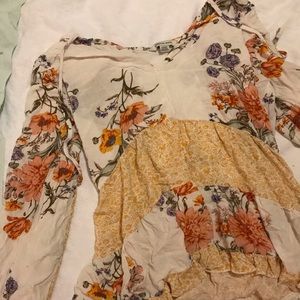 AE HIGH LOW LONG SLEEVE FLORAL TOP